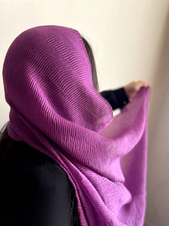 شال پلیسه منگوله دار