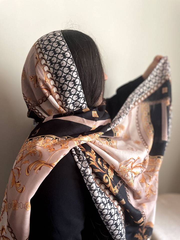 شال نخی طرح دار