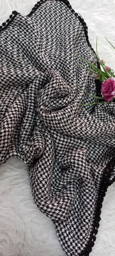 شال پلیسه منگوله دار
