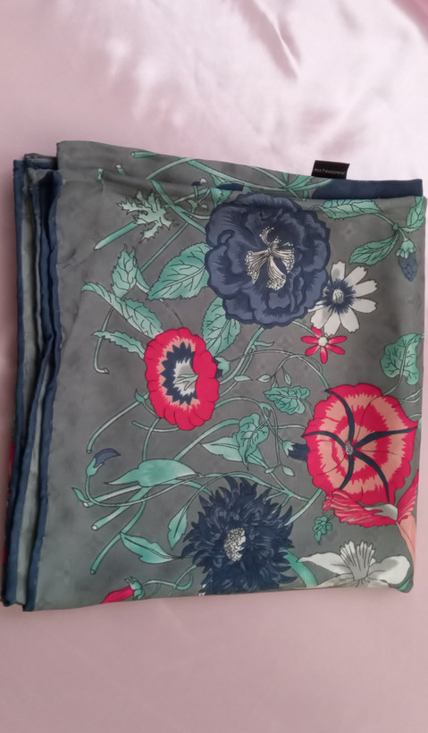 روسری ابریشم طرح دار